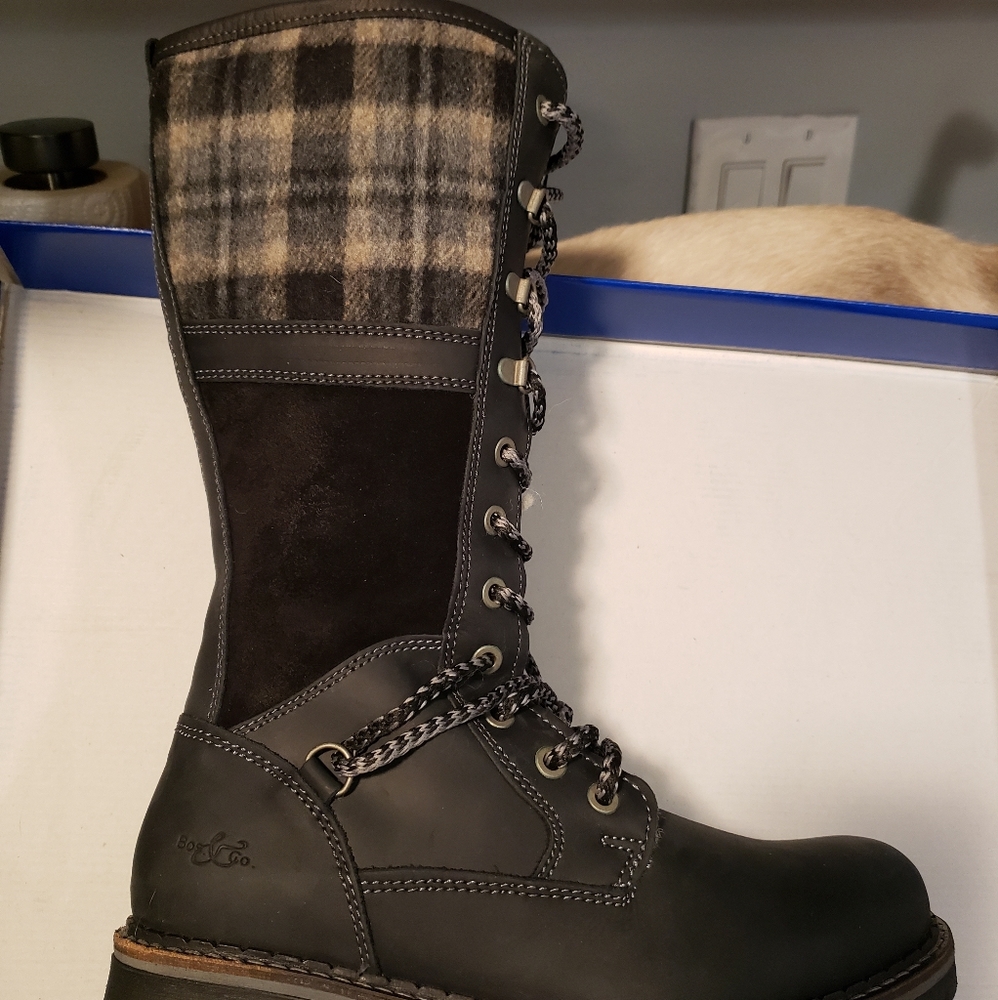 Bos and Co 100% leather and wool womens snow boots